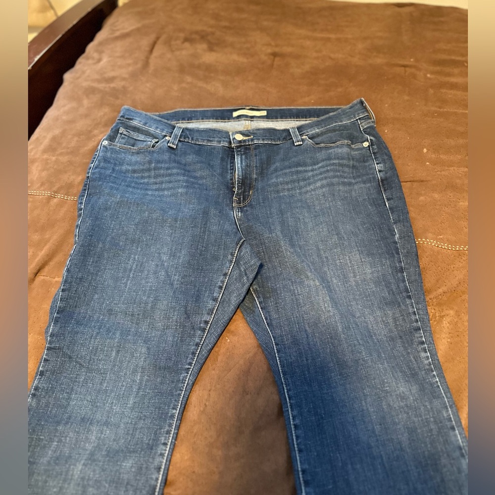 Women’s Levi Jeans